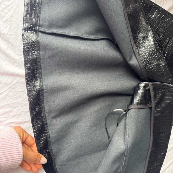 Commense Black Croc-Embossed Mini Skirt - Picture 3 of 7
